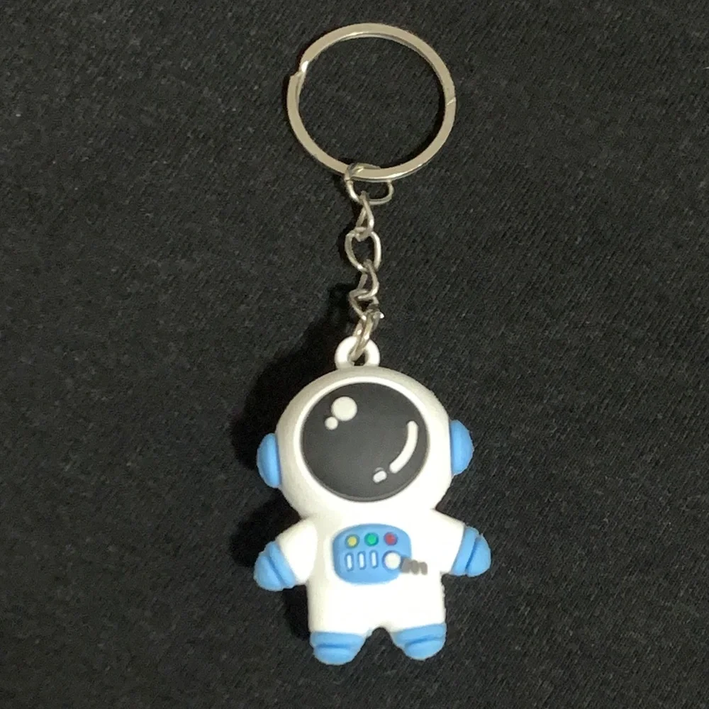 Astronaut Keychain - Picture 3 of 4